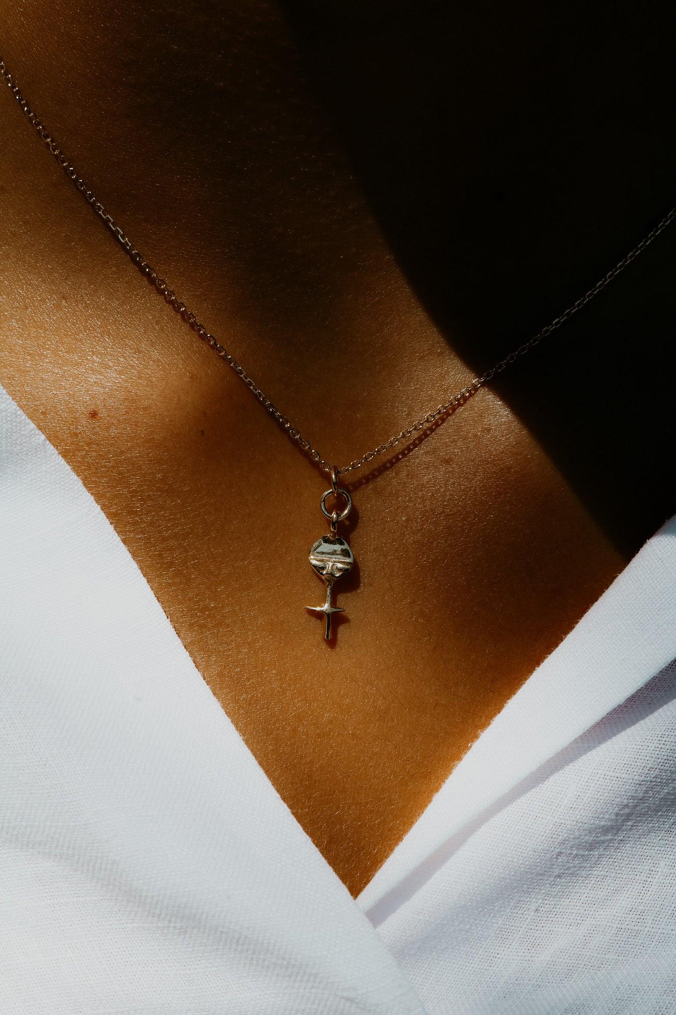 collier poupee asahnti sathyne bijou or et argent