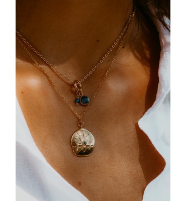 Collier en or avec topaze bleue et dollar des sables