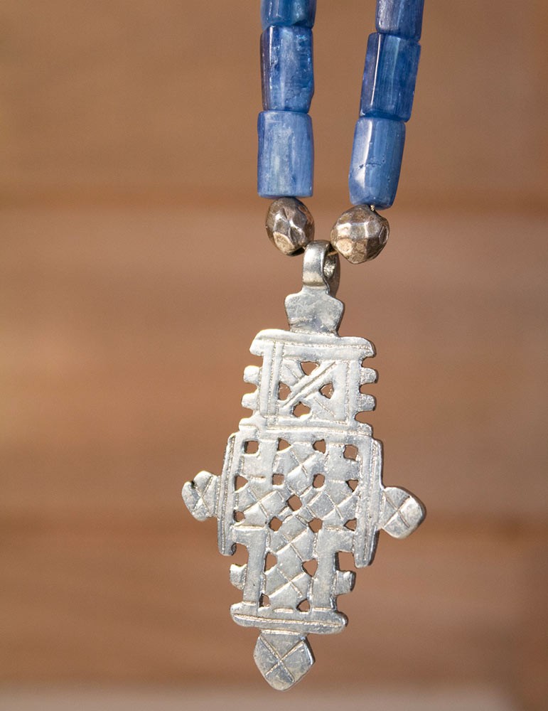 collier croix ethnique bleu sathyne bijoux