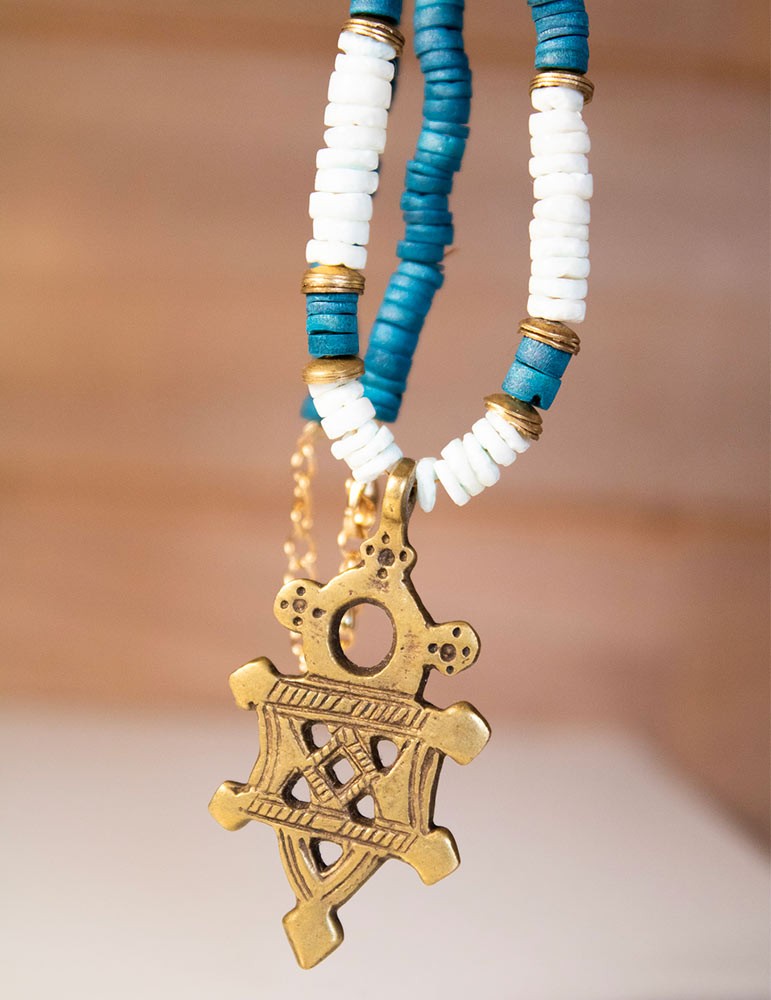 collier croix ethnique bleue sathyne bijoux